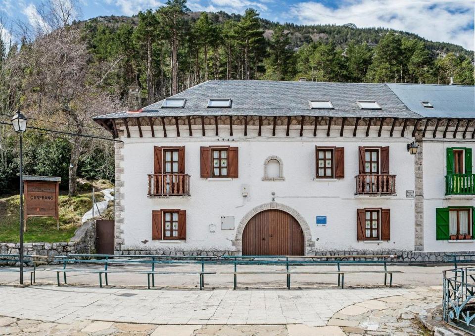 Albergue De Canfranc Estacion Εξωτερικό φωτογραφία