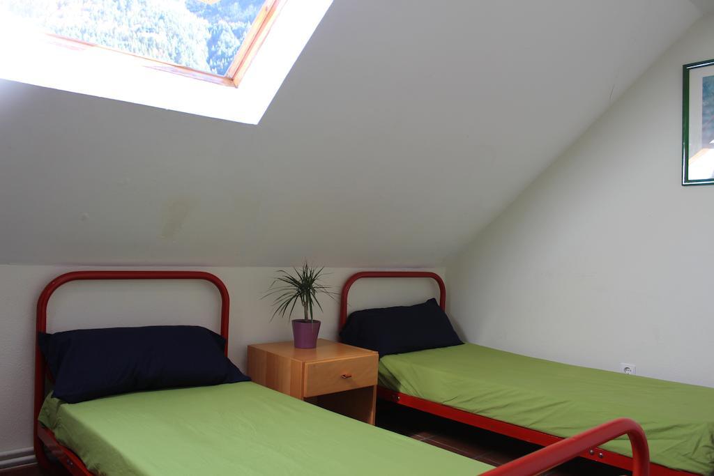 Albergue De Canfranc Estacion Δωμάτιο φωτογραφία